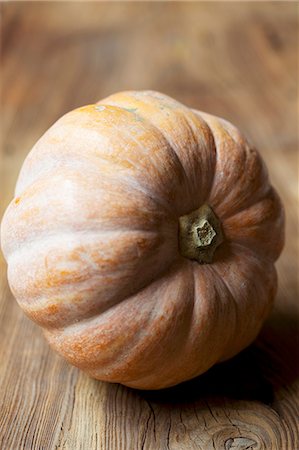 simsearch:659-06184081,k - Musquee de Provence squash on a wooden surface Stock Photo - Premium Royalty-Free, Code: 659-06901891