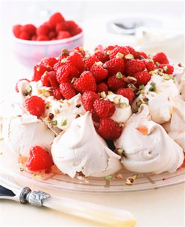 simsearch:659-07069183,k - Pavlova Topped with Whipped Cream, Raspberries and Powdered Sugar Stock Photo - Premium Royalty-Free, Code: 659-06901917