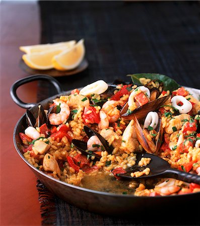 rice pan - Paella in the pan Stock Photo - Premium Royalty-Free, Code: 659-06901927