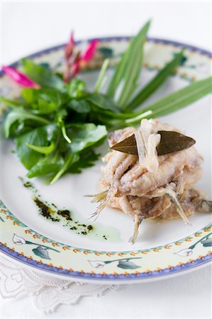 Anchovies pickled in sweet vinegar, fried and served with salad Photographie de stock - Premium Libres de Droits, Code: 659-06901968