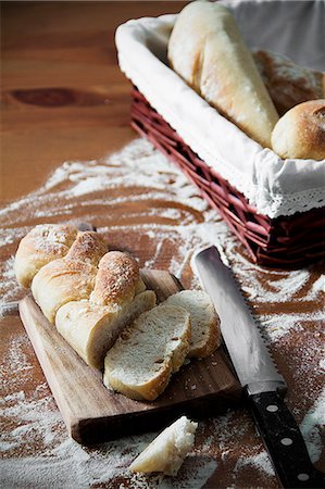 simsearch:659-08902404,k - Fresh white bread Foto de stock - Sin royalties Premium, Código: 659-06901975