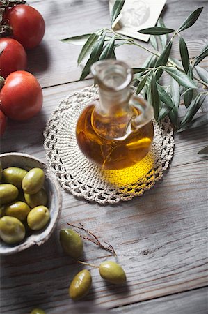 Olive oil in a glass carafe Foto de stock - Sin royalties Premium, Código: 659-06902009