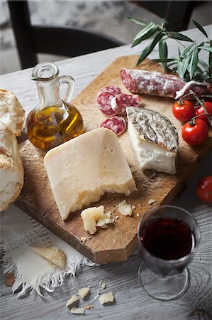 scatter - A rustic starter of sheep's cheese, bread, salami and red wine Stock Photo - Premium Royalty-Free, Code: 659-06902011