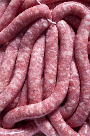 salchicha bratwurst - Raw sausages (Bratwurst) Foto de stock - Sin royalties Premium, Código: 659-06902027