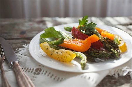 pictures of green food as appetizers - Vegetable salad with asparagus and peppers Stock Photo - Premium Royalty-Free, Code: 659-06902040