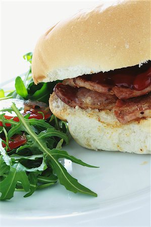 rundstück - Bacon and rocket salad roll Stockbilder - Premium RF Lizenzfrei, Bildnummer: 659-06902131