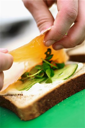Making a sandwich with smoked salmon Stock Photo - Premium Royalty-Free, Code: 659-06902149