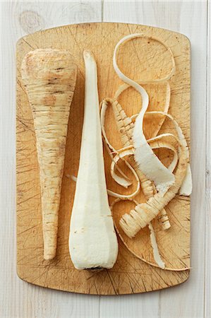 peeling vegetable - Parsnips with and without peels Stock Photo - Premium Royalty-Free, Code: 659-06902219