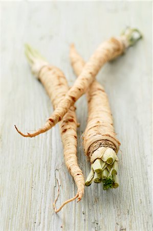 simsearch:659-06901887,k - Organic Hamburg Root Parsley Photographie de stock - Premium Libres de Droits, Code: 659-06902220