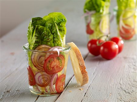 salad in a jar - Romaine lettuce with red onion and tomatoes in glasses Stock Photo - Premium Royalty-Free, Code: 659-06902309