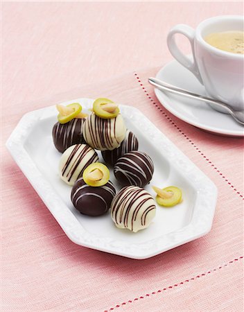 Olive pralines with a cup of coffee Stock Photo - Premium Royalty-Free, Code: 659-06902416