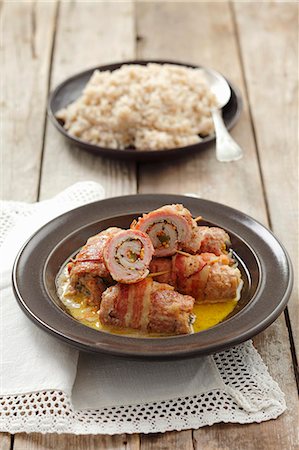 Pork roulades with carrot, cucumber and mustard, wrapped in pancetta Photographie de stock - Premium Libres de Droits, Code: 659-06902459