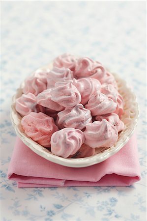 pink alcoholic drinks - Rose meringues Stock Photo - Premium Royalty-Free, Code: 659-06902469