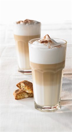 Two glasses of cafe latte Photographie de stock - Premium Libres de Droits, Code: 659-06902562