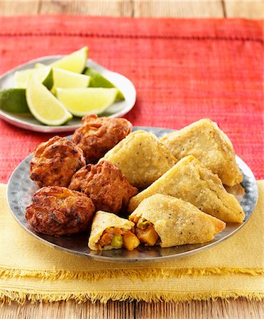 placemat - Stuffed dumplings and vegetable meatballs Foto de stock - Sin royalties Premium, Código: 659-06902588