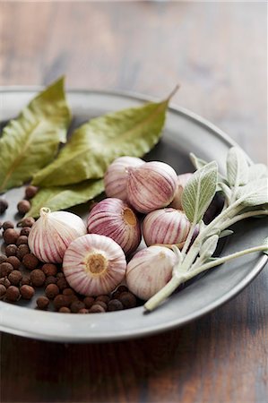 An arrangement of herbs and spice Photographie de stock - Premium Libres de Droits, Code: 659-06902694