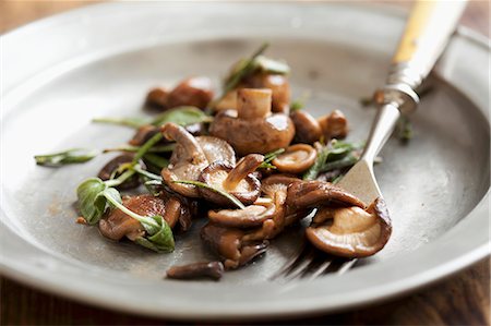 salva - Mushrooms with butter and sage Foto de stock - Royalty Free Premium, Número: 659-06902697