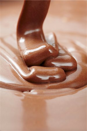 Flowing chocolate cream Foto de stock - Sin royalties Premium, Código: 659-06902692