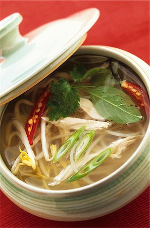 Chicken soup with noodles (Asia) Stock Photo - Premium Royalty-Free, Code: 659-06902712