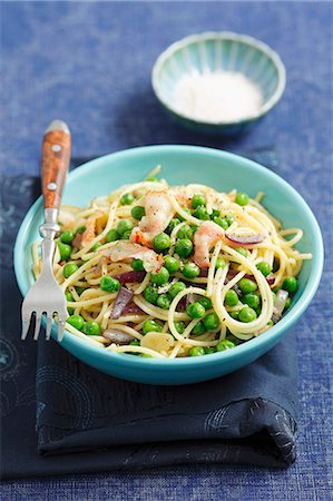 pasta - Spaghetti with peas, bacon and red onions Stock Photo - Premium Royalty-Free, Code: 659-06902748