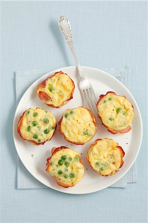 Mini frittatas with smoked ham and peas Photographie de stock - Premium Libres de Droits, Code: 659-06902767