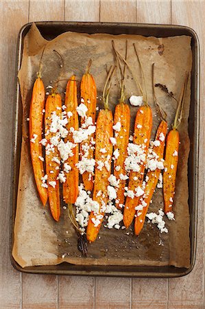 Baked carrots with feta and balsamic vinegar Photographie de stock - Premium Libres de Droits, Code: 659-06902762