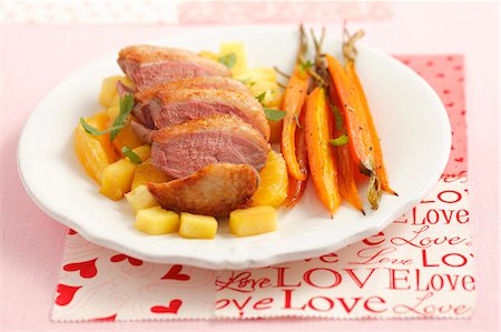 simsearch:659-07958221,k - Duck breast with pineapple, oranges and baby carrots Foto de stock - Sin royalties Premium, Código: 659-06902775