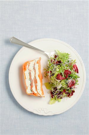 simsearch:659-07610227,k - Smoked salmon and cream cheese terrine served with salad Stock Photo - Premium Royalty-Free, Code: 659-06902787