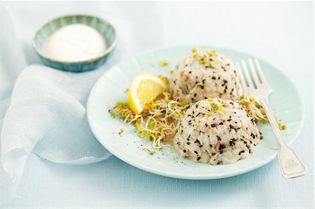 simsearch:659-06902786,k - Cod tartar with sprouts and black sesame seeds Photographie de stock - Premium Libres de Droits, Code: 659-06902833