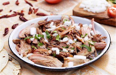 Pork Carnitas with Onion; Tortillas Photographie de stock - Premium Libres de Droits, Code: 659-06902870