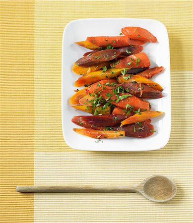 Cooked Organic Rainbow Carrots with Parsley on a Serving Platter; From Above Stock Photo - Premium Royalty-Free, Code: 659-06902888