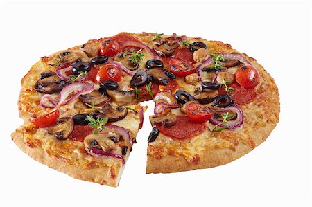 simsearch:659-07027996,k - Loaded Pizza with a Slice Removed; On a White Background Photographie de stock - Premium Libres de Droits, Code: 659-06902898