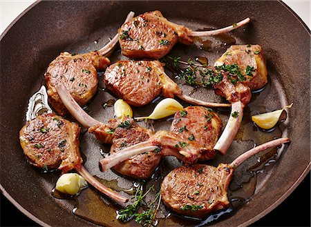 Fried lamb chops with garlic and thyme Stock Photo - Premium Royalty-Free, Code: 659-06902929