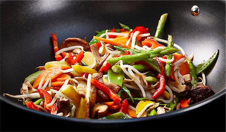 Beansprouts, peppers, shiitake mushrooms and asparagus in a wok Stock Photo - Premium Royalty-Free, Code: 659-06902941