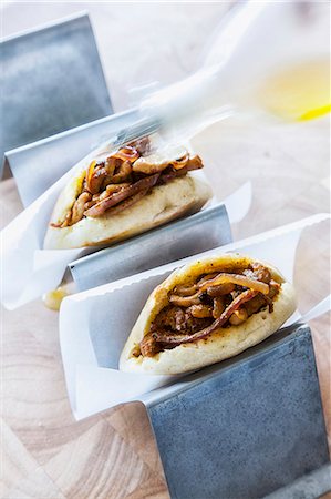 simsearch:659-03533329,k - Chicken shawarma in pita bread Stock Photo - Premium Royalty-Free, Code: 659-06902979