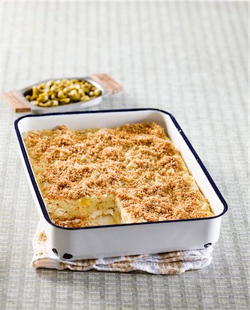 Cauliflower quiche in a baking dish Photographie de stock - Premium Libres de Droits, Code: 659-06902972