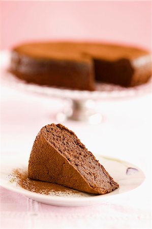 Chocolate Torte with Slice Removed Foto de stock - Sin royalties Premium, Código: 659-06902985