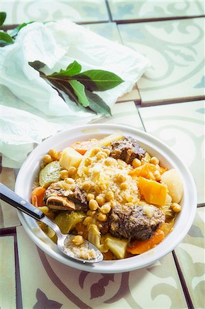 Couscous with vegetables and beef Photographie de stock - Premium Libres de Droits, Code: 659-06902994