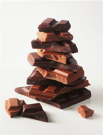 A stack of assorted chunks of chocolate Photographie de stock - Premium Libres de Droits, Code: 659-06903112