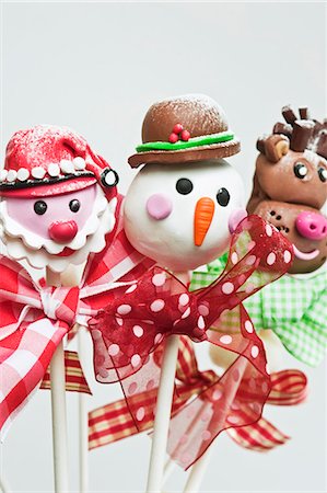 stick figures - Father Xmas, Snowman and reindeer Christmas cake pops on sticks Stock Photo - Premium Royalty-Free, Code: 659-06903139