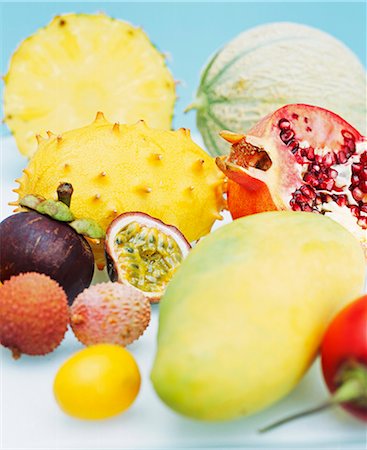 simsearch:659-03524710,k - Assorted exotic fruits Foto de stock - Sin royalties Premium, Código: 659-06903133