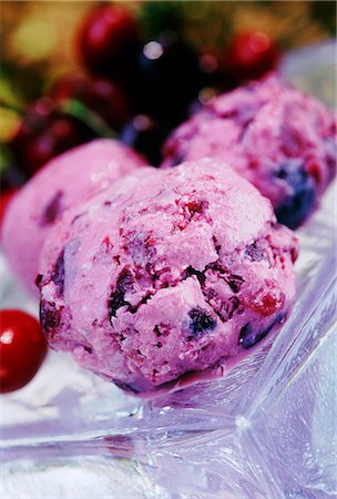 photo three ice creams - scoops of cherry ice cream Stock Photo - Premium Royalty-Free, Code: 659-06903159