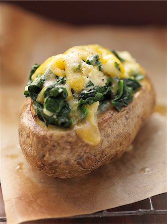 Twice-baked potato topped with cheese and spinach Stock Photo - Premium Royalty-Free, Code: 659-06903214