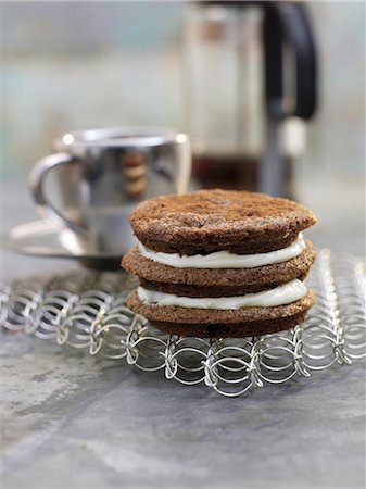 simsearch:659-07739299,k - Chocolate brownie whoopie pies Foto de stock - Sin royalties Premium, Código: 659-06903210