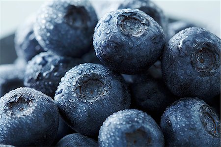 Blueberries with drops of water Foto de stock - Sin royalties Premium, Código: 659-06903259