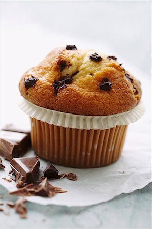 A chocolate chip muffin Stock Photo - Premium Royalty-Free, Code: 659-06903264