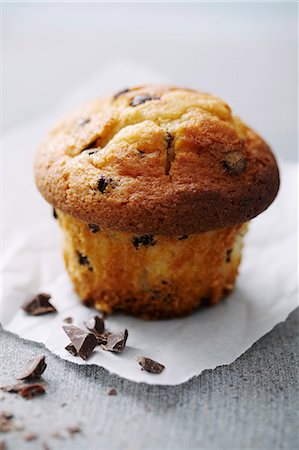 A chocolate chip muffin Stock Photo - Premium Royalty-Free, Code: 659-06903260