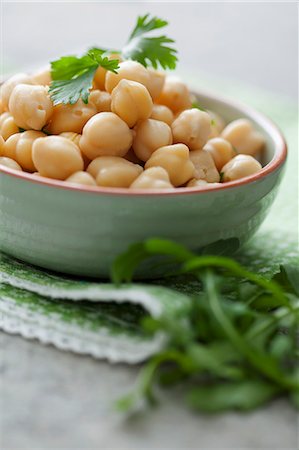 Chickpeas in a bowl with parsley Stock Photo - Premium Royalty-Free, Code: 659-06903276