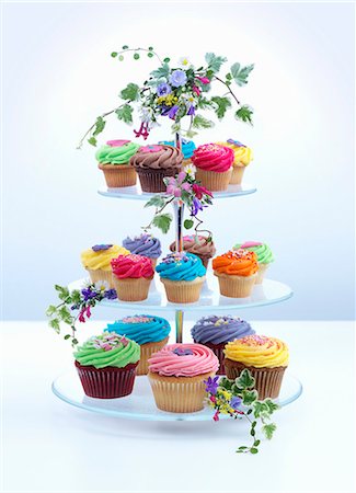 easter dish - A tiered cake stand with lots of colourful cupcakes Photographie de stock - Premium Libres de Droits, Code: 659-06903290