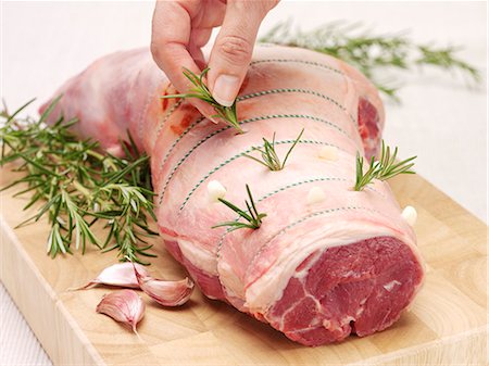 simsearch:659-06187979,k - A hand sticking rosemary into a leg of lamb Foto de stock - Sin royalties Premium, Código: 659-06903304